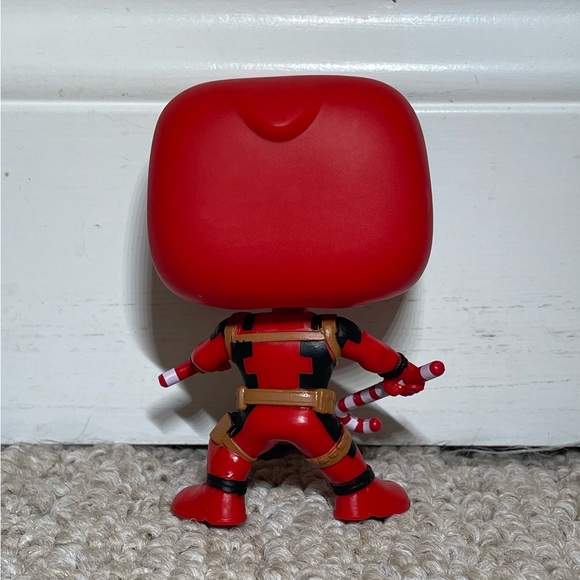DeadPool Funko Pop #400 - Picture 5 of 6